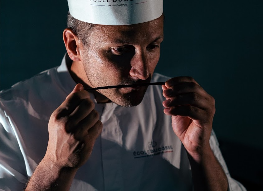 Photo de portrait avec gousse de vanille